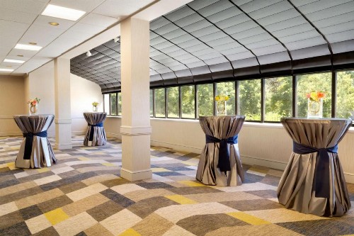 Hilton Fort Collins - image 18