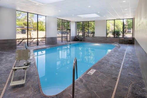 Hilton Fort Collins - image 20