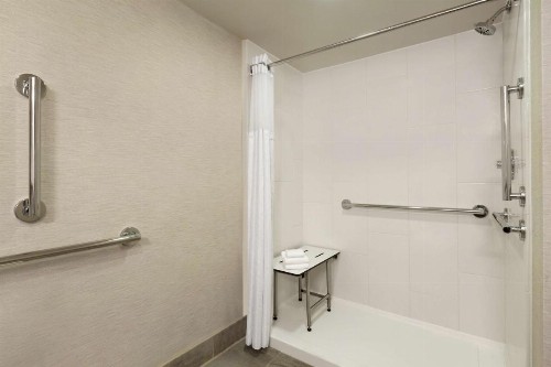 Hilton Fort Collins - image 22