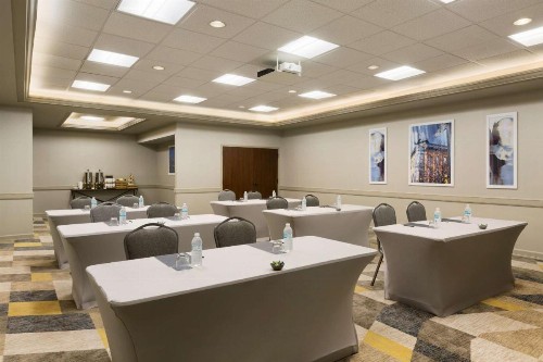 Hilton Fort Collins - image 36