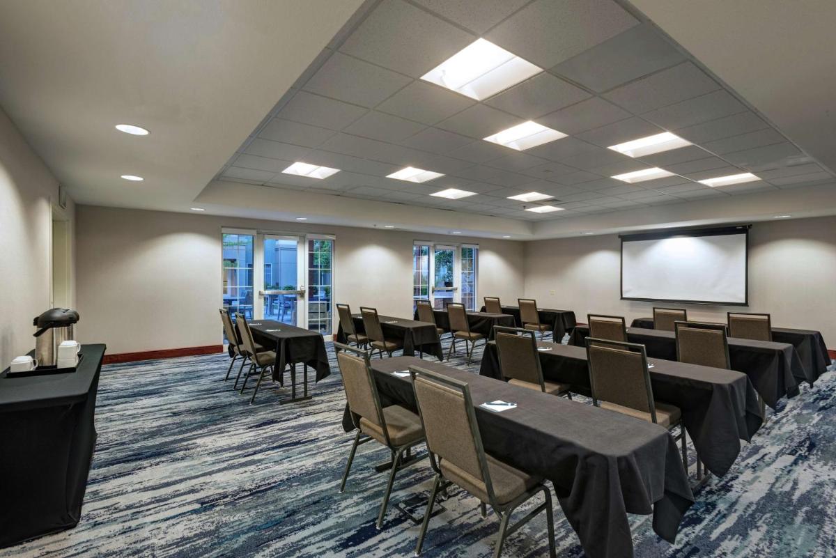 Homewood Suites by Hilton Fort Collins - image 3