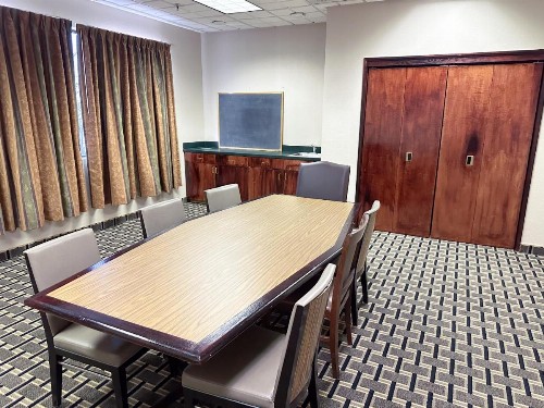 Clarion Inn Fort Collins - image 11