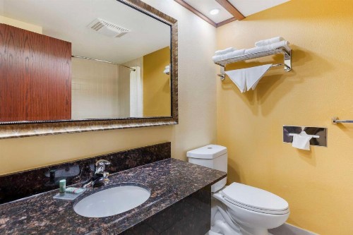 Best Western Kiva Inn - image 21