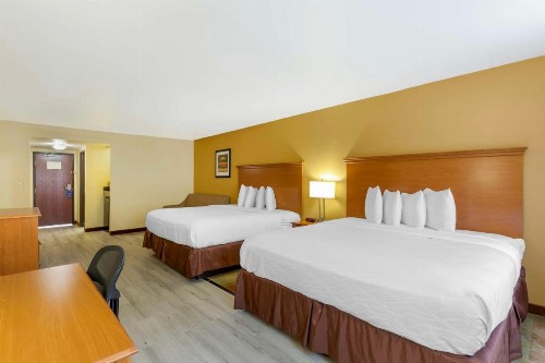 Best Western Kiva Inn - image 27