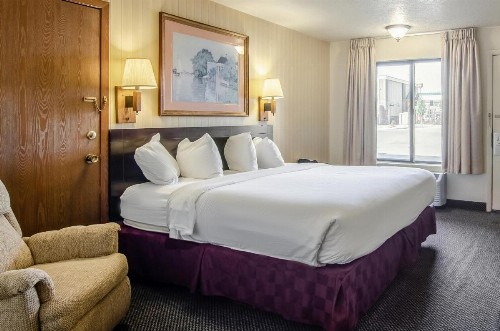 Americas Best Value Inn & Suites Ft Collins E at I-25 - image 2