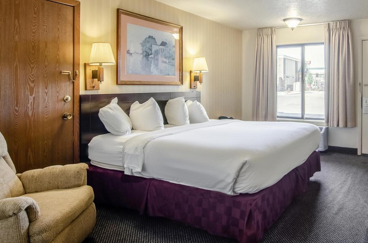 Americas Best Value Inn & Suites Ft Collins E at I-25 - image 2