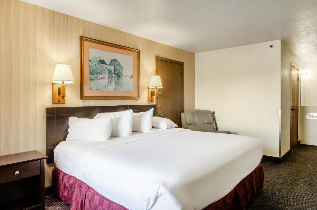 Americas Best Value Inn & Suites Ft Collins E at I-25 - image 3