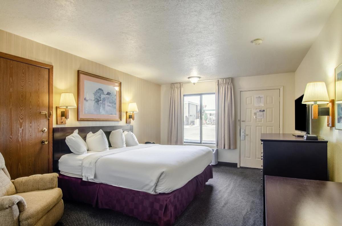 Americas Best Value Inn & Suites Ft Collins E at I-25 - image 4