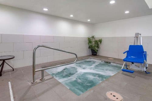 Comfort Suites Fort Collins Near University - image 10