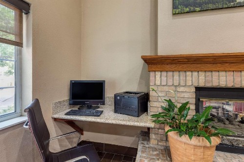 Comfort Suites Fort Collins Near University - image 42