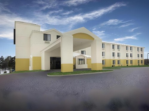 Baymont by Wyndham Fort Collins - image 1