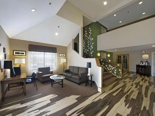 Baymont by Wyndham Fort Collins - image 2
