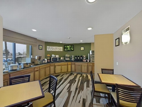 Baymont by Wyndham Fort Collins - image 3