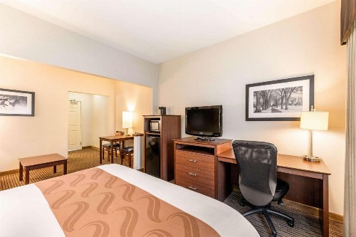 Quality Inn & Suites University Fort Collins - image 20