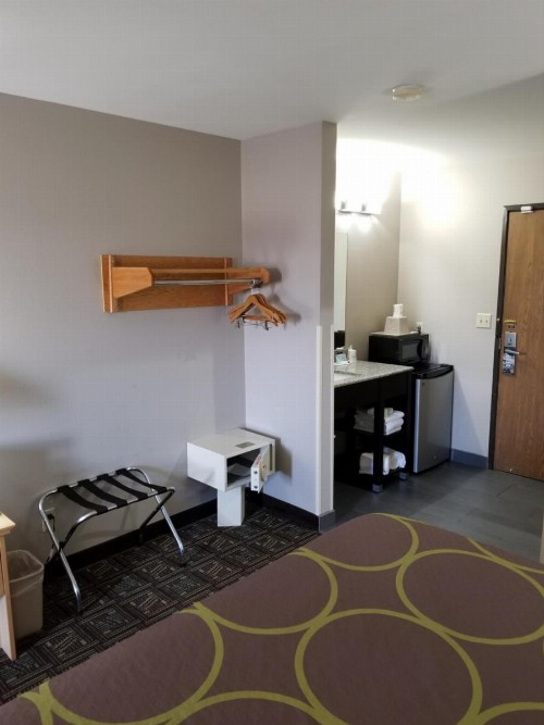 Super 8 by Wyndham Fort Collins - image 10