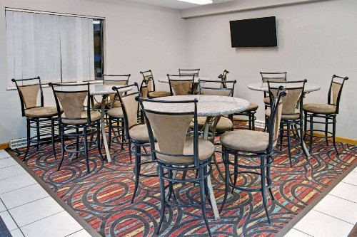 Super 8 by Wyndham Fort Collins - image 14