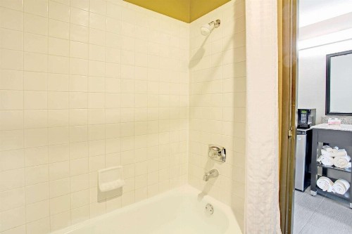 Super 8 by Wyndham Fort Collins - image 15