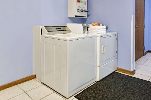 Super 8 by Wyndham Fort Collins - image 21