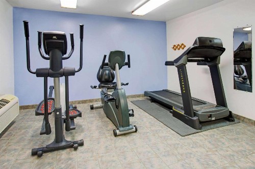 Super 8 by Wyndham Fort Collins - image 24