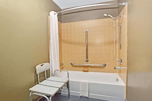 Super 8 by Wyndham Fort Collins - image 30