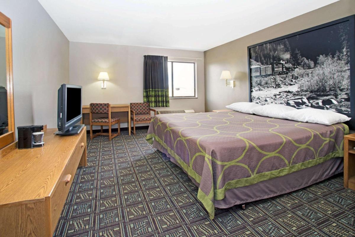 Super 8 by Wyndham Fort Collins - image 5