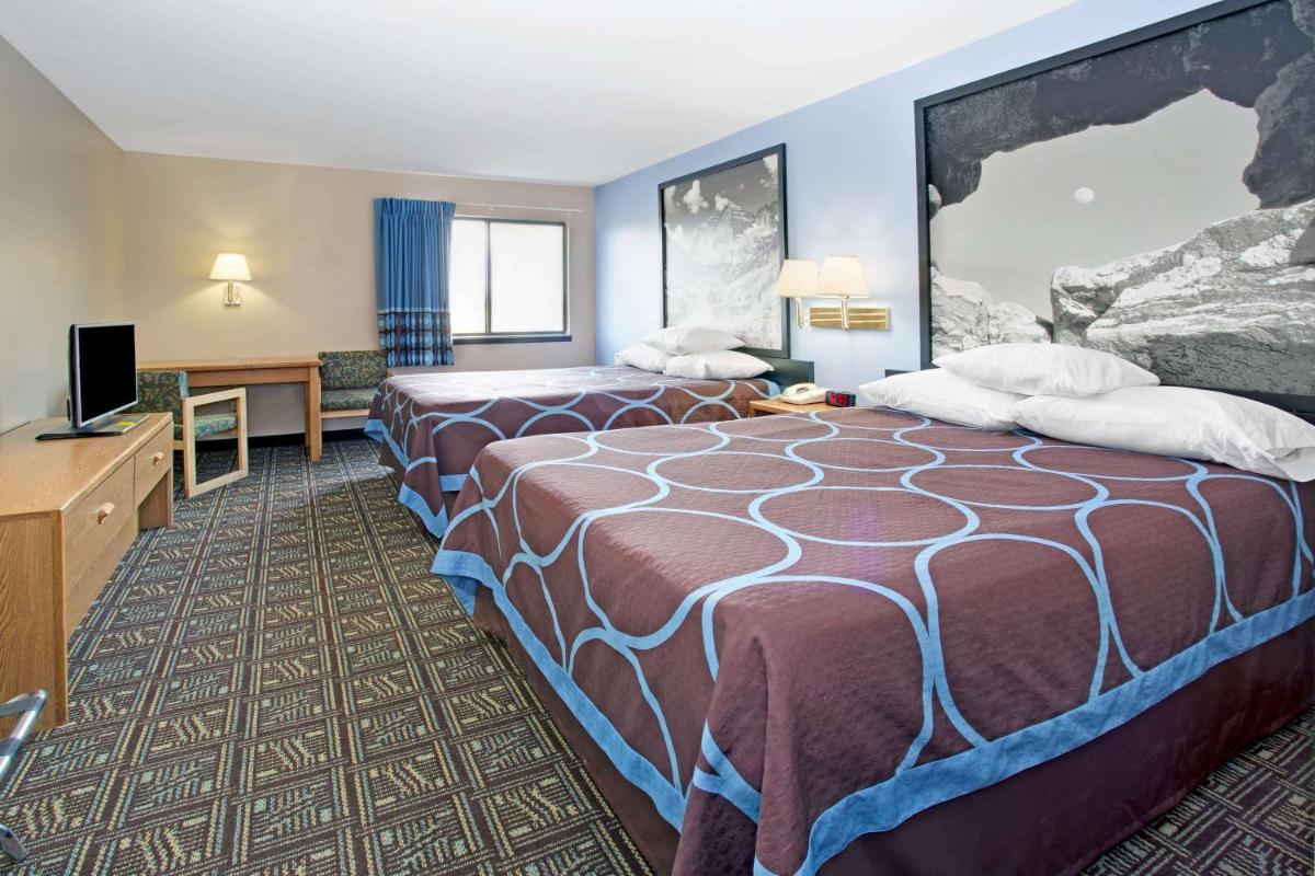 Super 8 by Wyndham Fort Collins - image 7