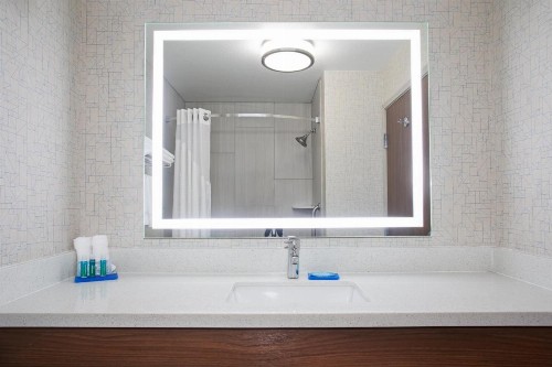 Holiday Inn Express Hotel & Suites Fort Collins an IHG Hotel - image 2
