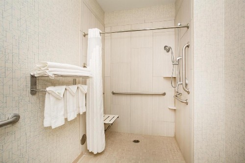 Holiday Inn Express Hotel & Suites Fort Collins an IHG Hotel - image 3