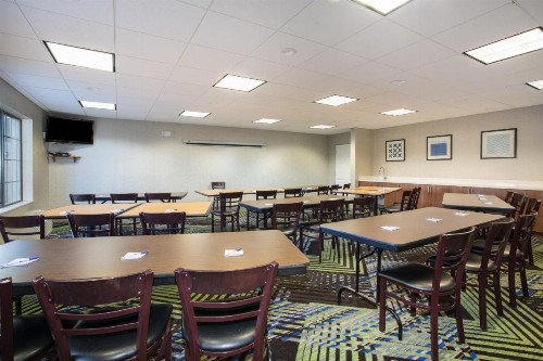 Holiday Inn Express Hotel & Suites Fort Collins an IHG Hotel - image 30