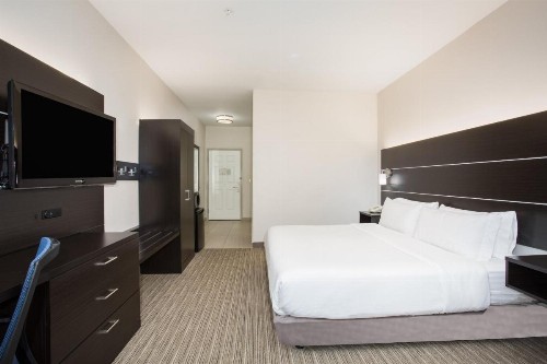 Holiday Inn Express Hotel & Suites Fort Collins an IHG Hotel - image 37