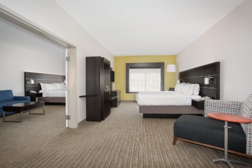Holiday Inn Express Hotel & Suites Fort Collins an IHG Hotel - image 40