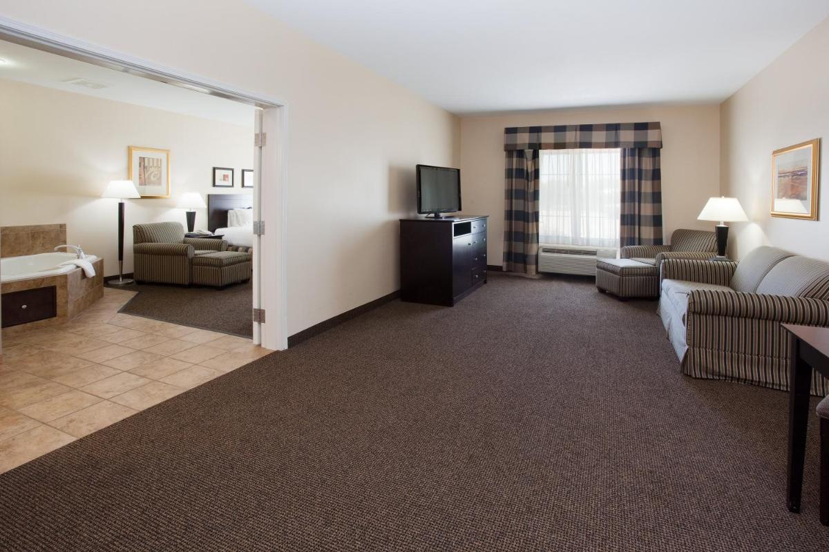 Holiday Inn Express Hotel & Suites Fort Collins an IHG Hotel - image 5