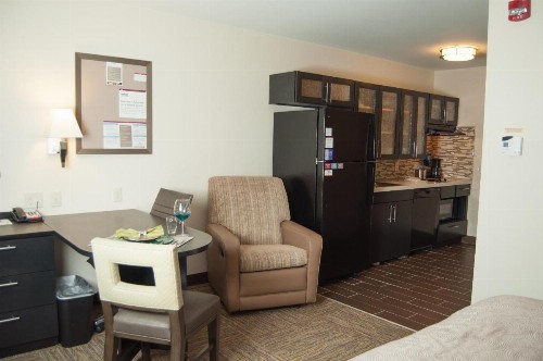 Candlewood Suites Fort Collins an IHG Hotel - image 4