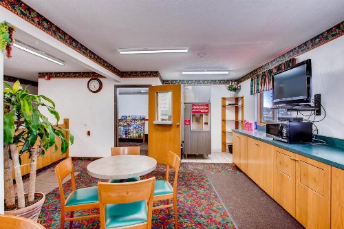 9 Motel - image 13
