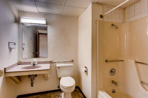 9 Motel - image 18