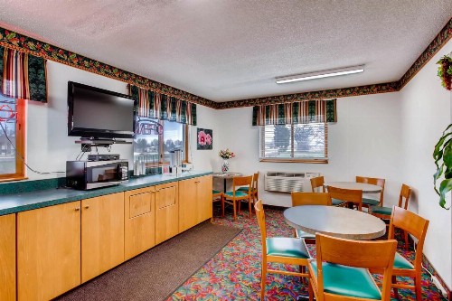 9 Motel - image 23