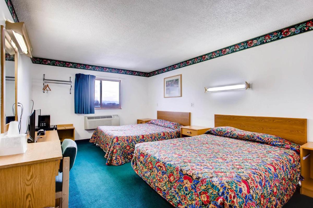 9 Motel - image 7