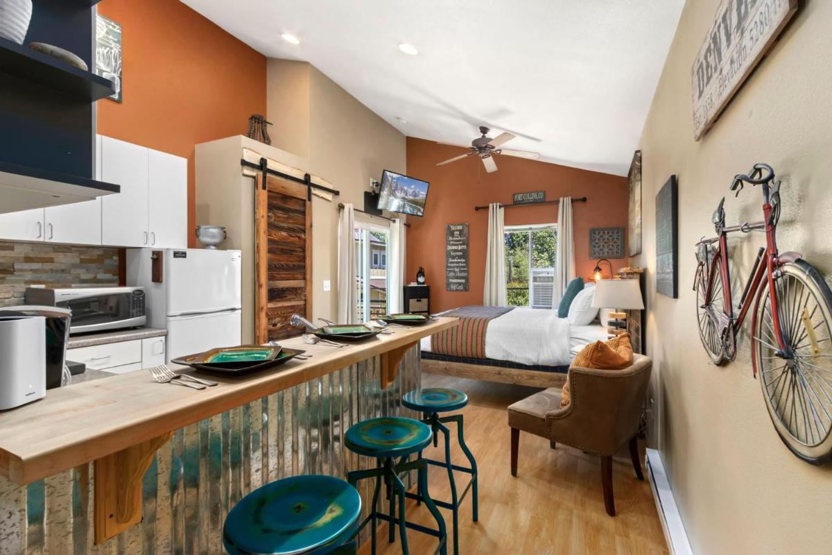 Industrial Old Town Bungalow with Free Cruiser Bikes - main image