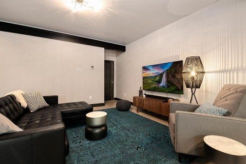Relaxing in Paradise w Private Roof Top Deck!! - image 30