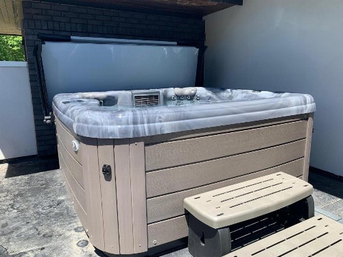 Relaxing in Paradise w Private Roof Top Deck!! - image 40