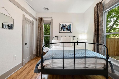 Lola House! Cozy comfort Prime Old Town Location - image 10