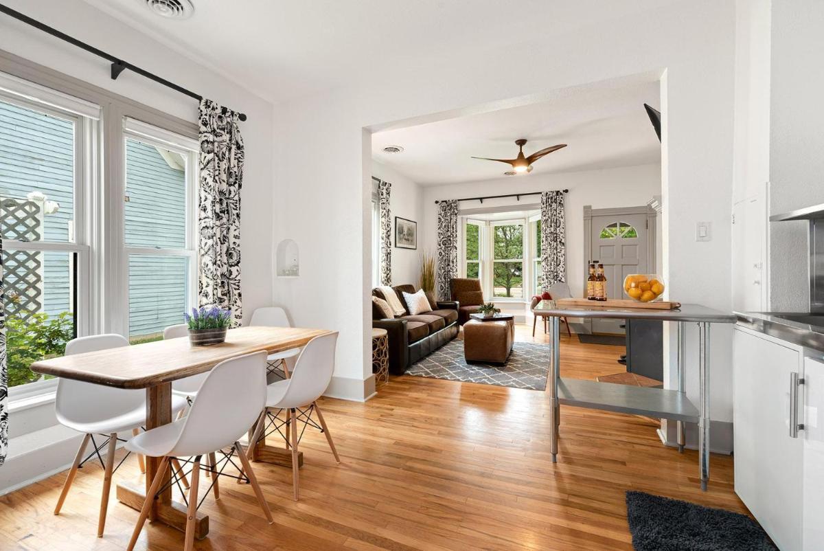 Lola House! Cozy comfort Prime Old Town Location - image 3