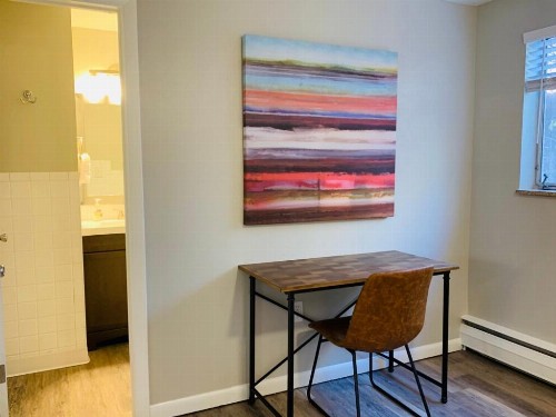 Modern & Chic Condo in the heart of Old Town - image 11