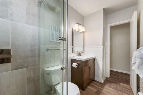 Modern & Chic Condo in the heart of Old Town - image 13