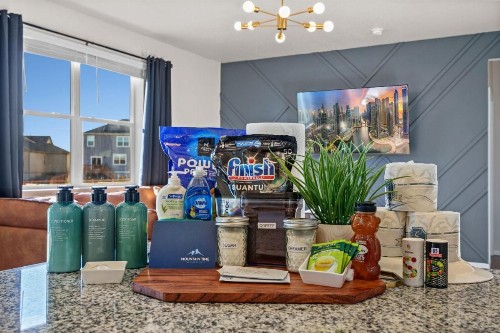 Modern & Chic Condo in the heart of Old Town - image 15