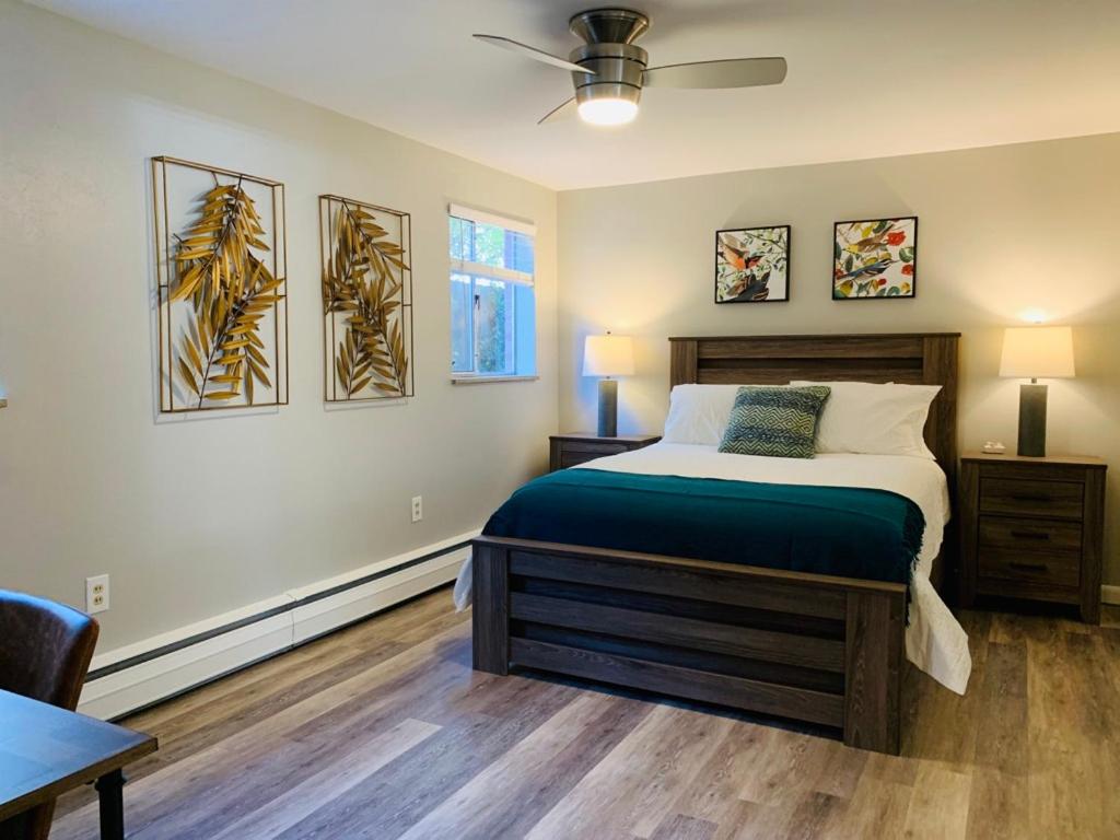 Modern & Chic Condo in the heart of Old Town - image 2