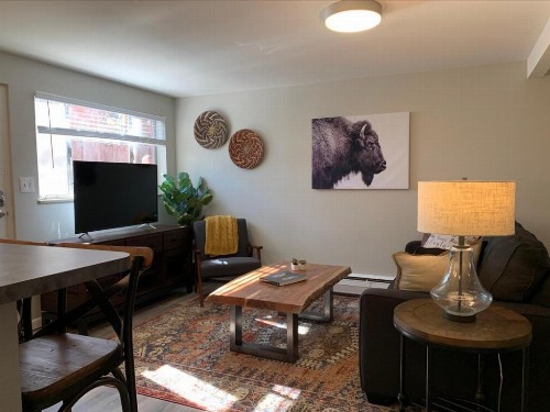 Modern & Chic Condo in the heart of Old Town - image 6