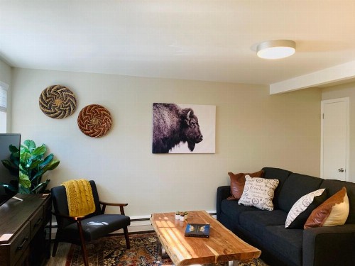 Modern & Chic Condo in the heart of Old Town - image 7