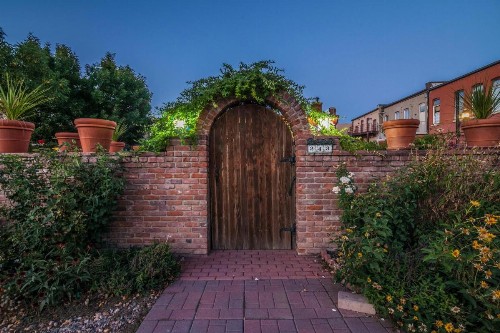 FireHouse Alley Elegant Loft-Style Retreat - image 2