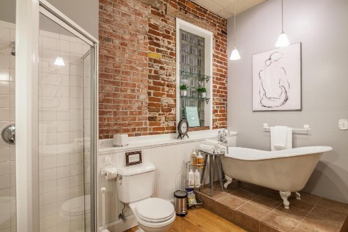 FireHouse Alley Elegant Loft-Style Retreat - image 9
